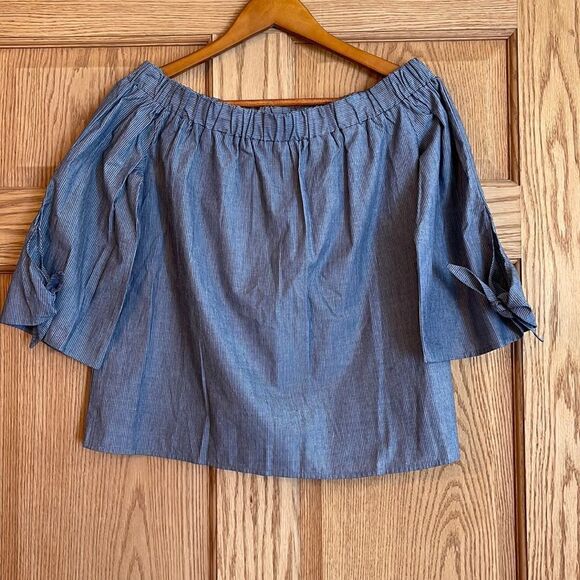 ROMEO & JULIET COUTURE*NWT* Off The Shoulder Top - Picture 2 of 12